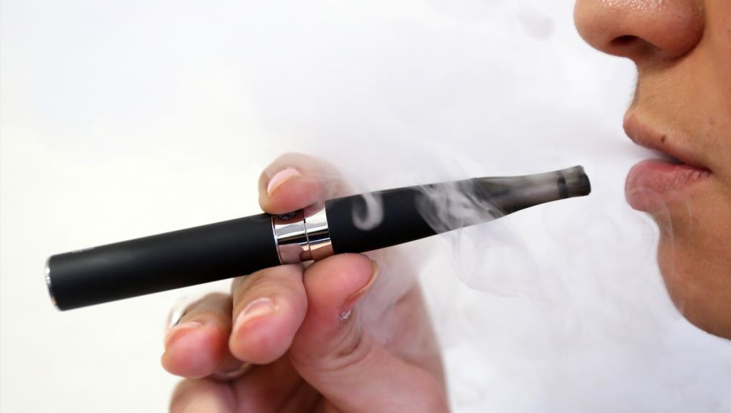 CDC الأمريكية تحذر من الأضرار الجسيمة المرتبطة بالسجائر الإلكترونية