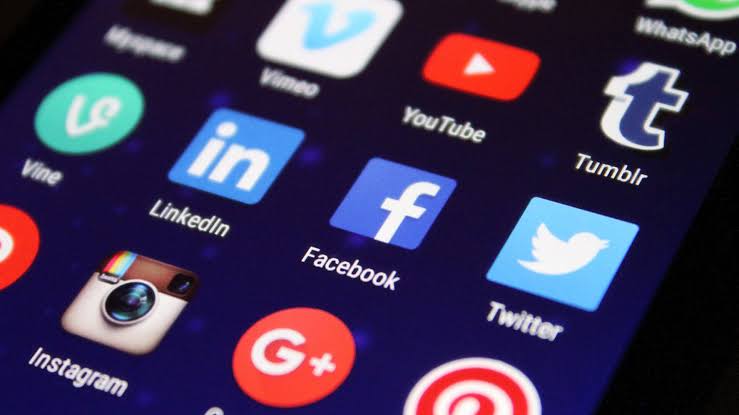 تأثير محتوى وسائل التواصل الاجتماعي