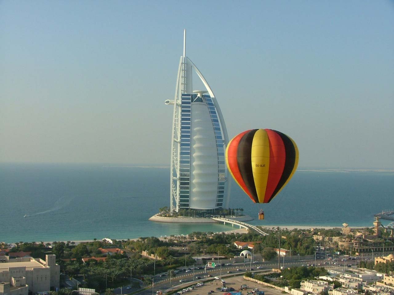 دليلك لشهر عسل في الإمارات ركوب منطاد الهواء الساخن