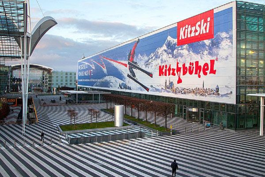 كيتزبوهيل يوجد في مطار ميونيخ بإعلانات لافتة للنظر